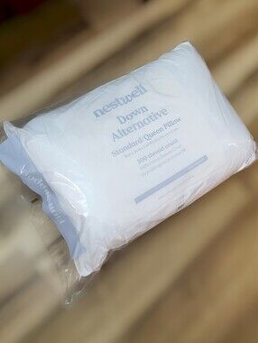NEW Nestwell Down Alternative Firm Support Standard/Queen Size Pillow.